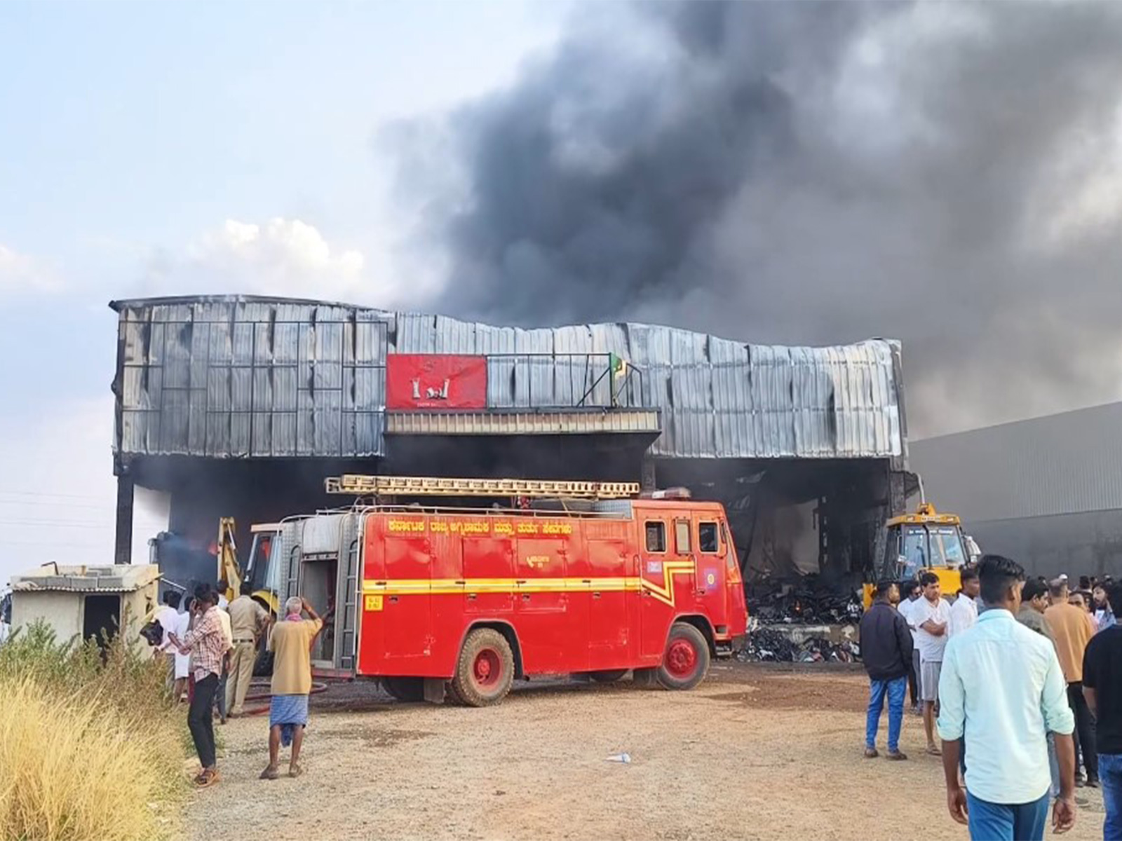 Massive fire guts warehouse in Hubballi's Kusugal Road (Photo/ANI) Massive fire guts warehouse in Hubballi's Kusugal Road (Photo/ANI)