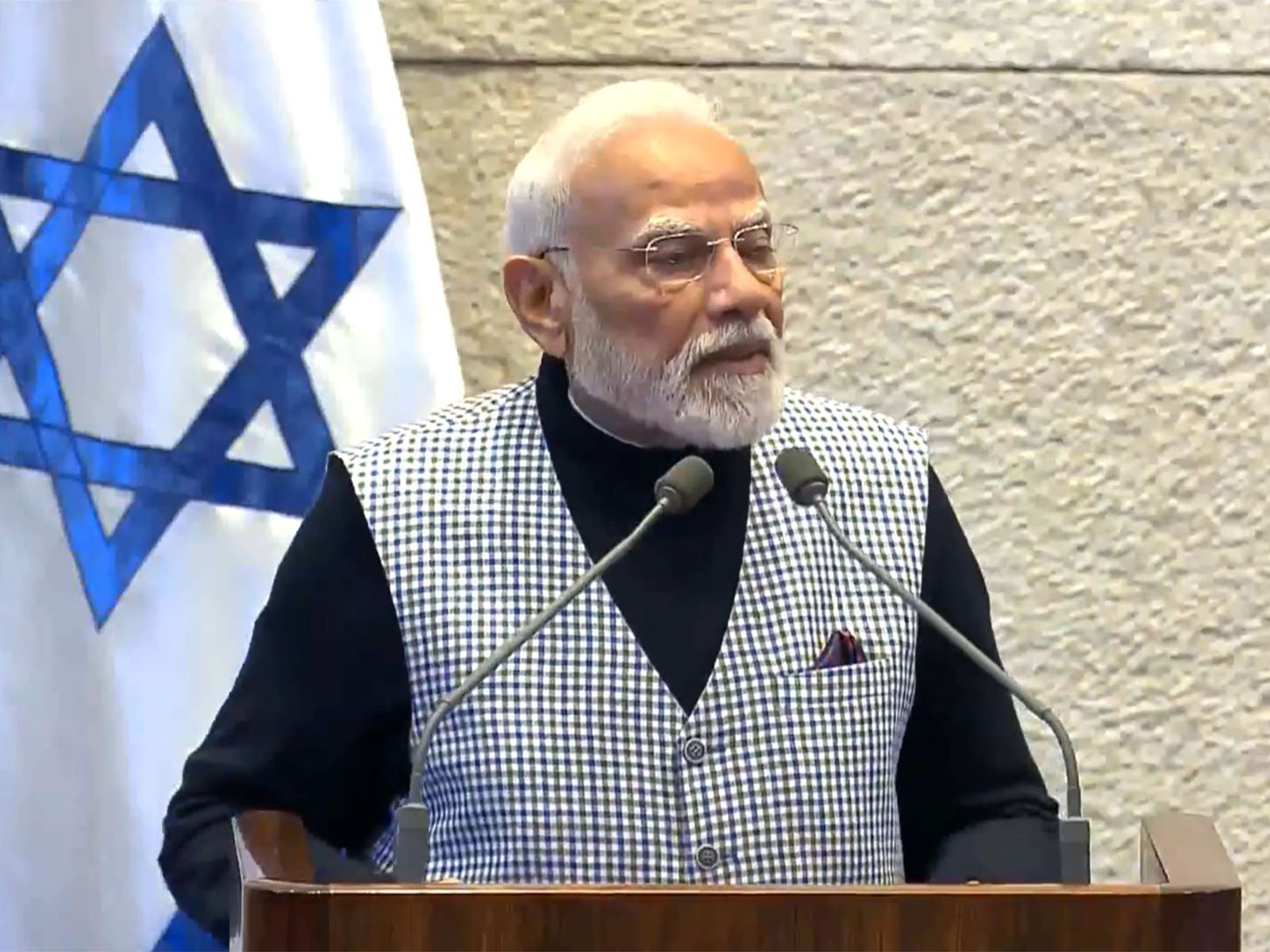 Prime Minister Narendra Modi addresses the Knesset in Jerusalem, highlighting technology cooperation, innovation synergies, and the strengthening India–Israel partnership. (Image Source: DD News)