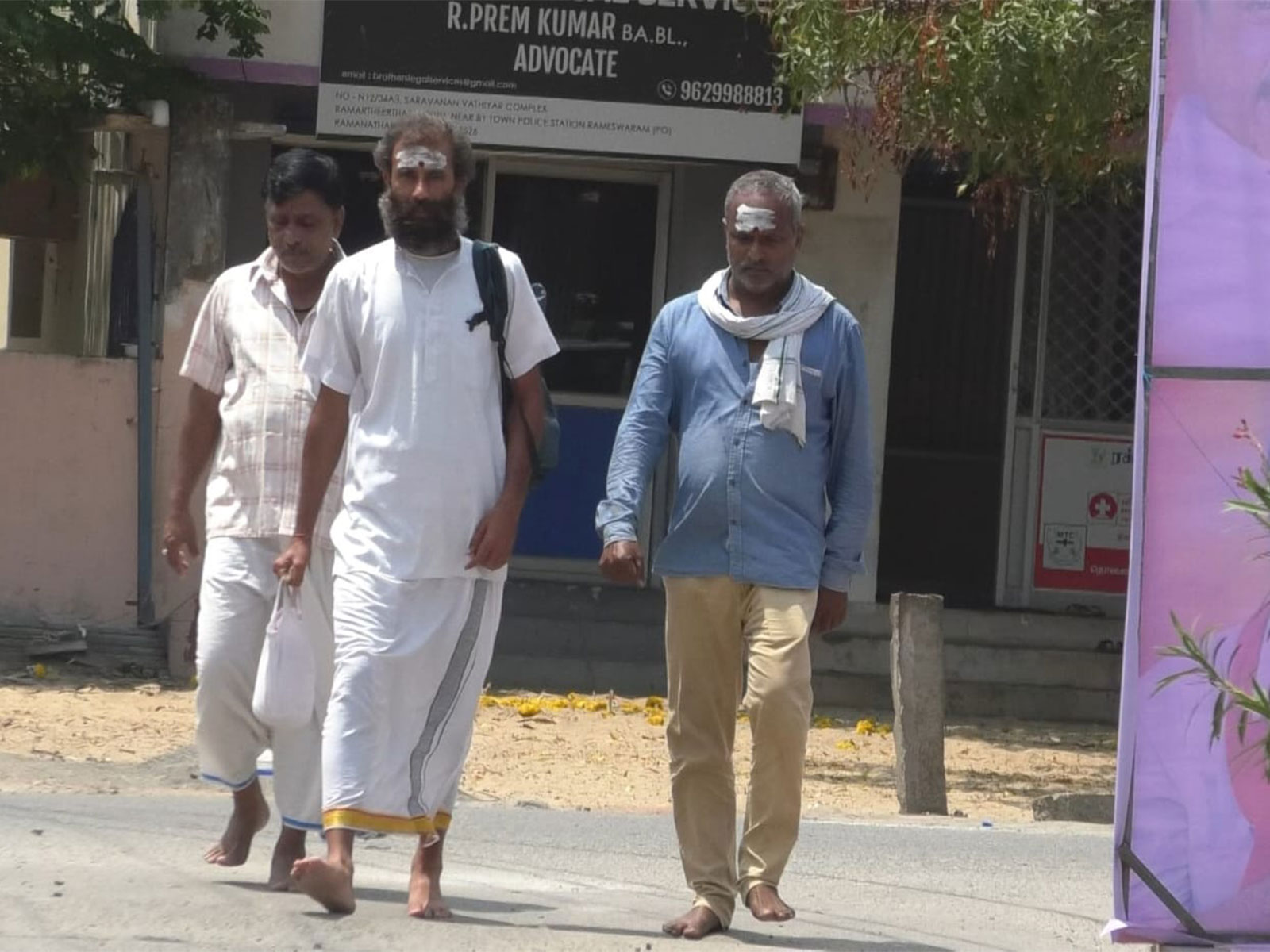 Robin Singh reached Rameswaram after completion of 3375.35 km water awareness yatra (Photo/ANI) Robin Singh reached Rameswaram after completion of 3375.35 km water awareness yatra (Photo/ANI)