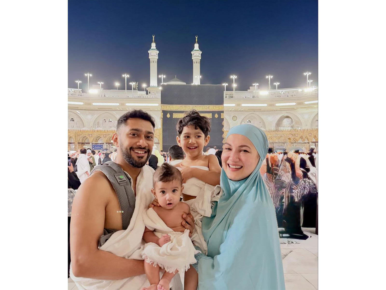 Gauahar Khan shares family picture (Photo/Instagram@gauaharkhan)