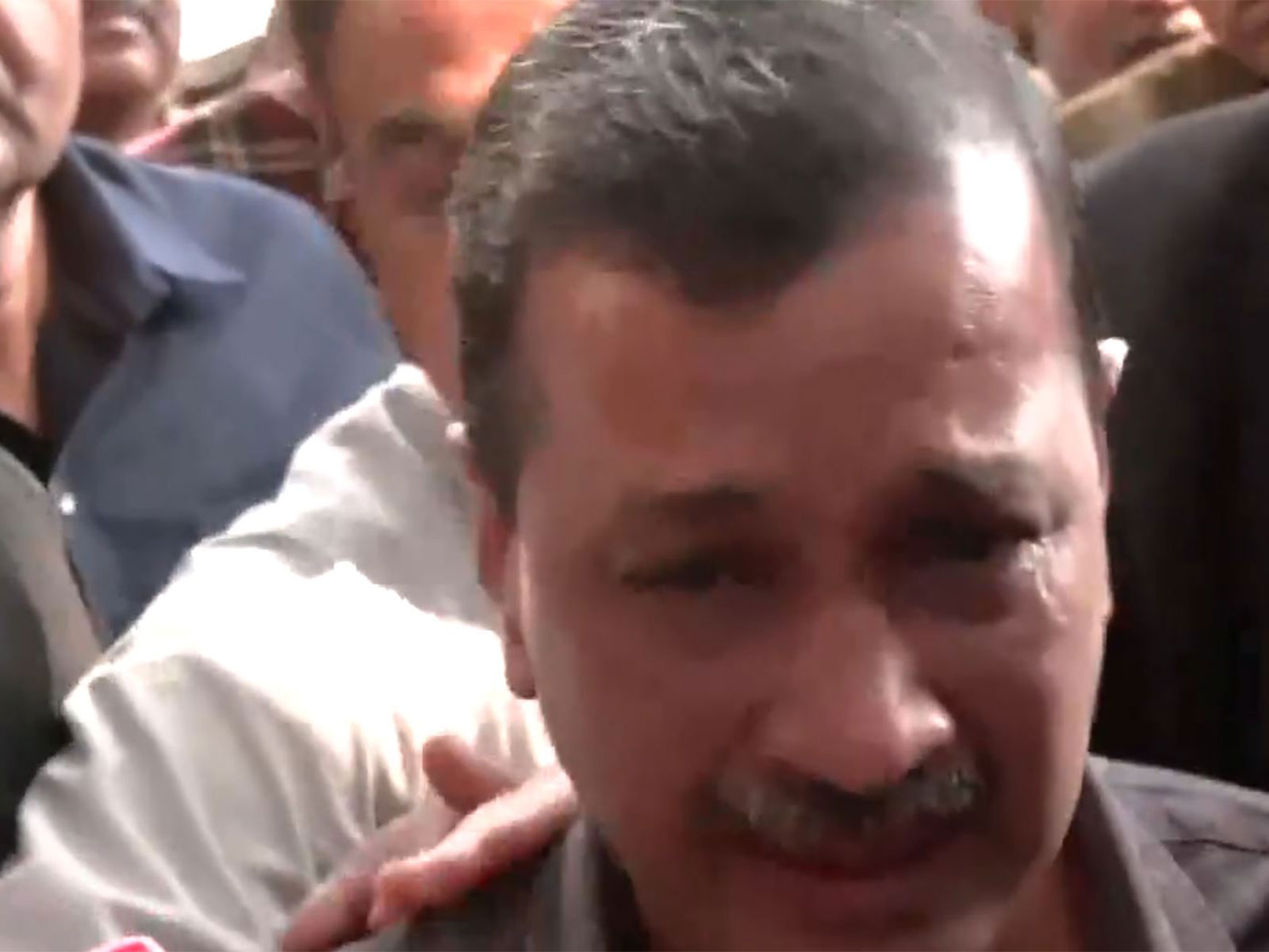 AAP Convenor Arvind Kejriwal  breaks down outside court (Photo/ANI)