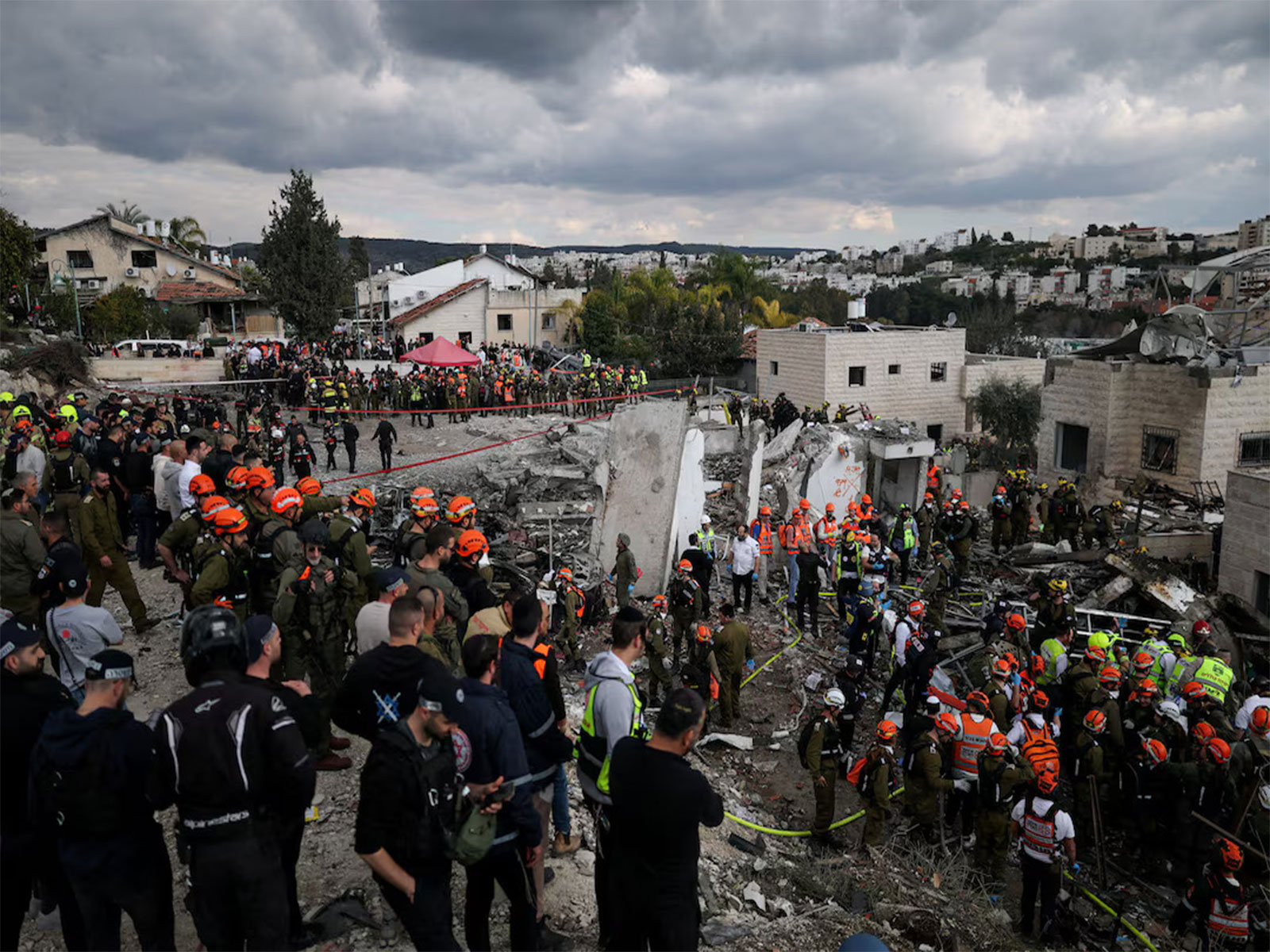 Emergency responders work at the scene of an Iranian missile strike in Beit Shemesh, Israel, after Iran launched barrages following attacks by the US and Israel. (Photo/Reuters)