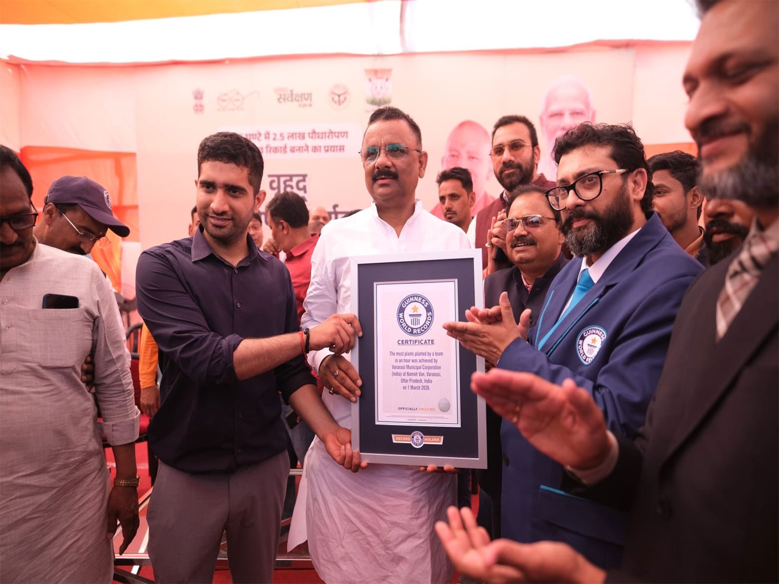 Varanasi Mayor Ashok Kumar Tiwari (Photo/@CommissionerVNS)