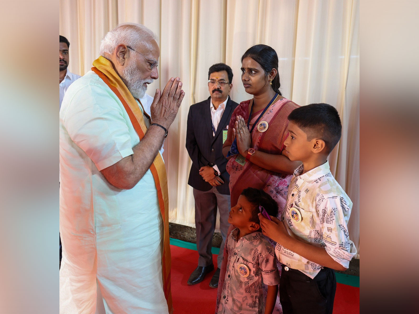 PM Modi meets Poornachandran's family (Photo/@narendramodi)