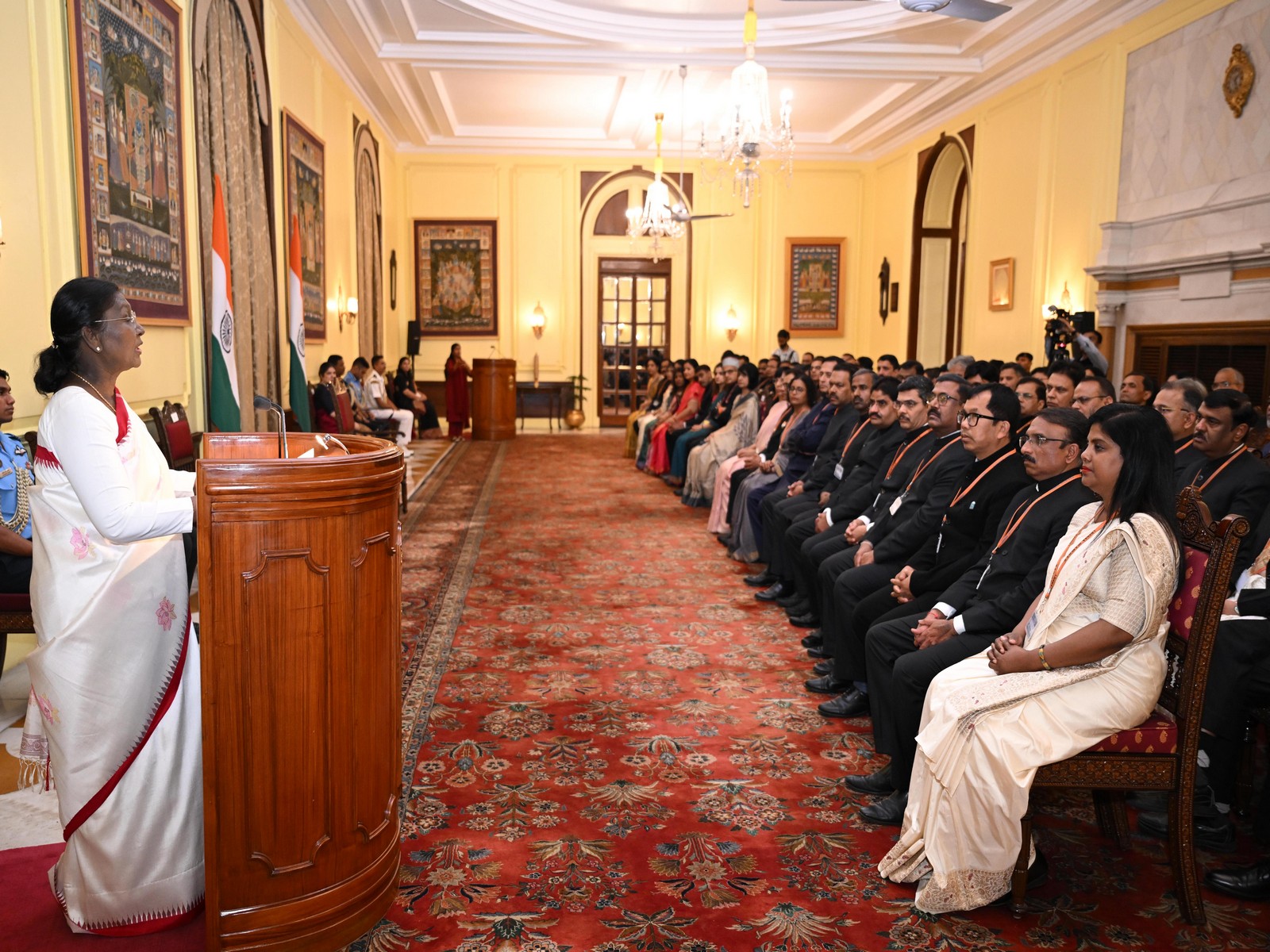 President of India Droupadi Murmu with IAS officers (Photo: PIB) President of India Droupadi Murmu with IAS officers (Photo: PIB)