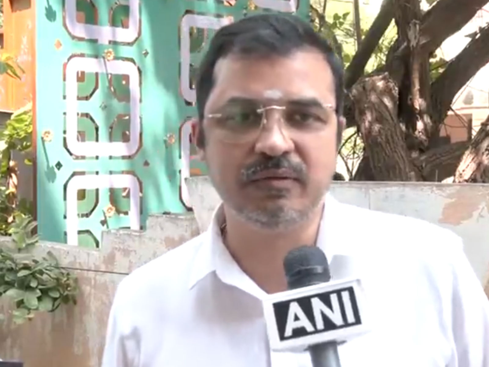 : AIADMK spokesperson Kovai Sathyan (Photo/ANI) : AIADMK spokesperson Kovai Sathyan (Photo/ANI)