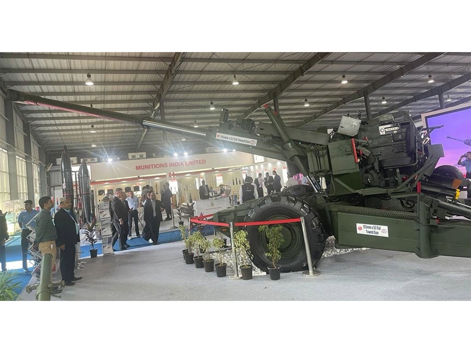 Dhanush 52 Howitzer during DefExpo 2022 (Photo/ANI)