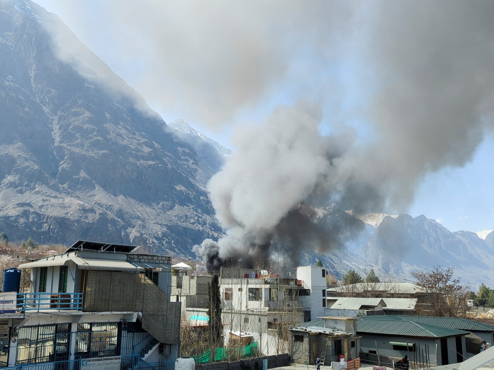 Smoke rises from the premises of the U.N. office, after it was set ablaze by protesters, following news of U.S. and Israeli strikes on Iran that killed Iran's Supreme leader Ayatollah Ali Khamenei, in the city of Gilgit (Photo/Reuters)