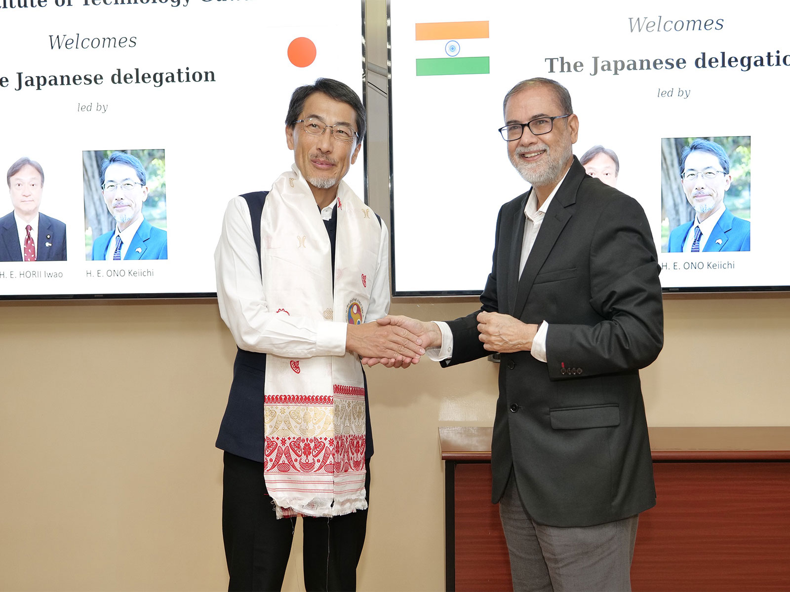 Ambassador of Japan to India ONO Keiichi and IIT Guwahati Prof Devendra Jalihal (Photo/ANI) Ambassador of Japan to India ONO Keiichi and IIT Guwahati Prof Devendra Jalihal (Photo/ANI)