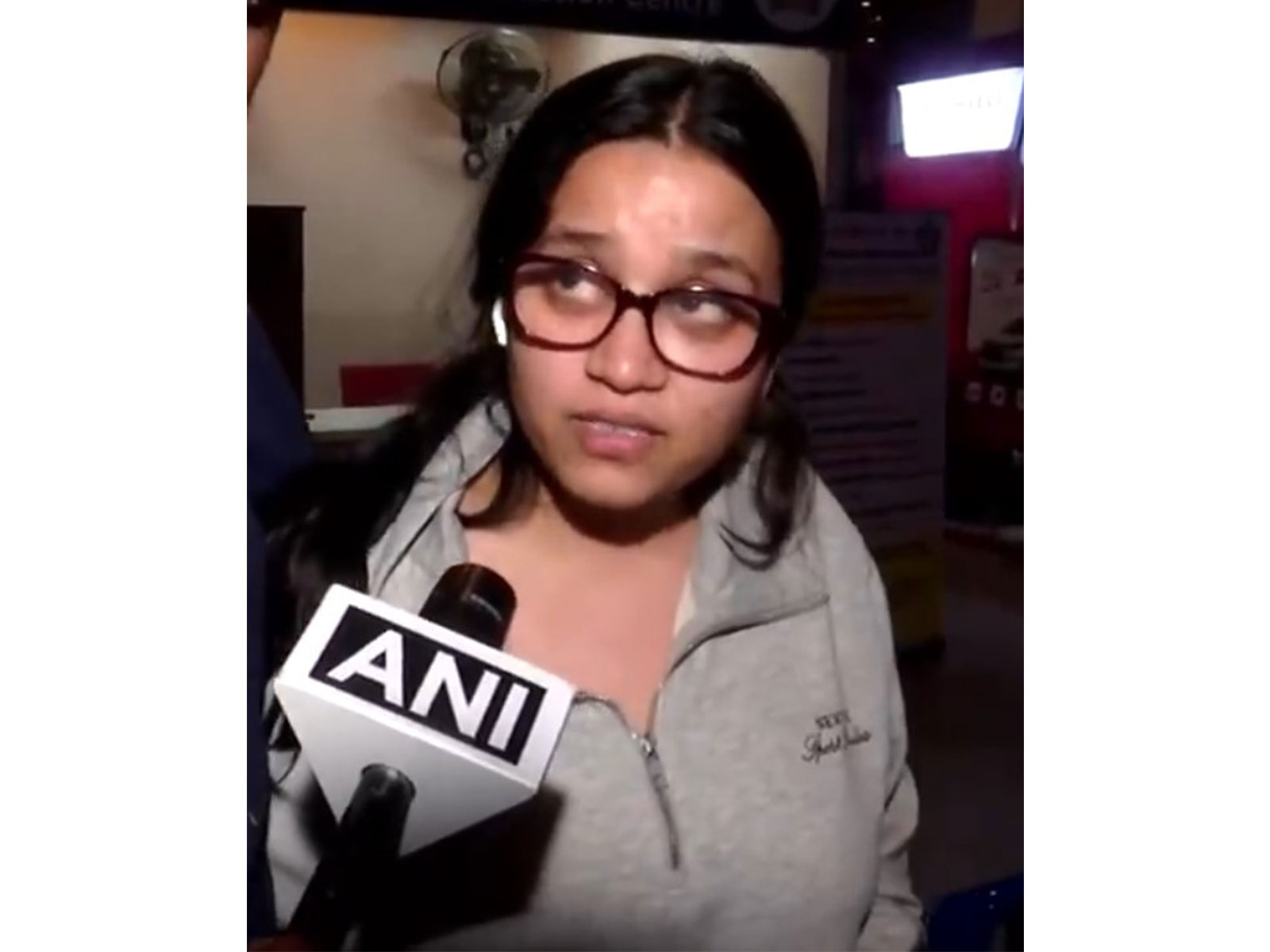 A passenger at Mumbai airport who returned from Dubai (Photo: ANI)