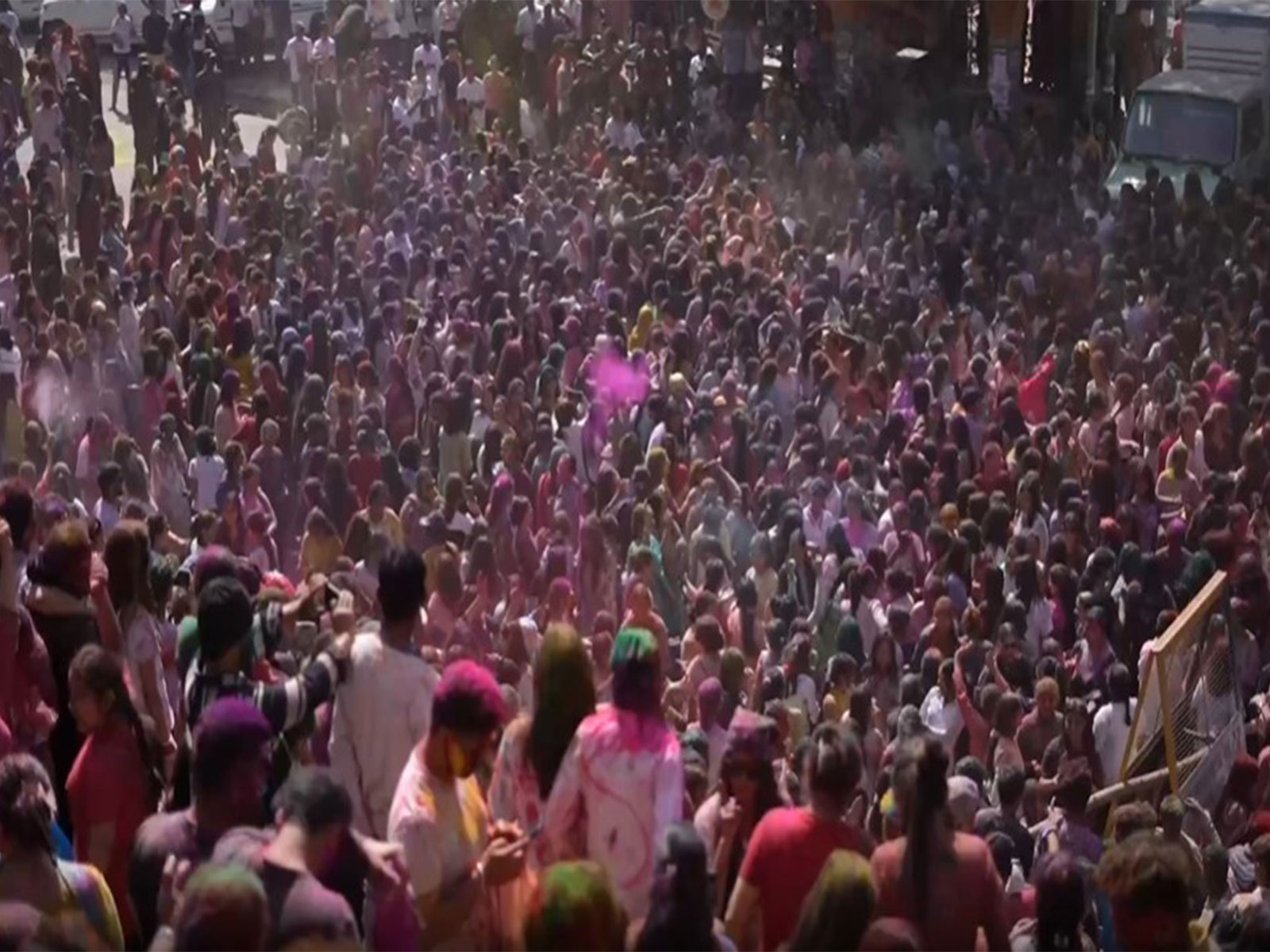 People celebrating Holi (Photo/ANI) People celebrating Holi (Photo/ANI)