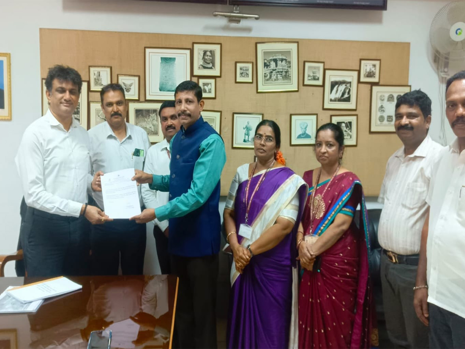 Report submitted to government (Photo/District Information Officer) Report submitted to government (Photo/District Information Officer)