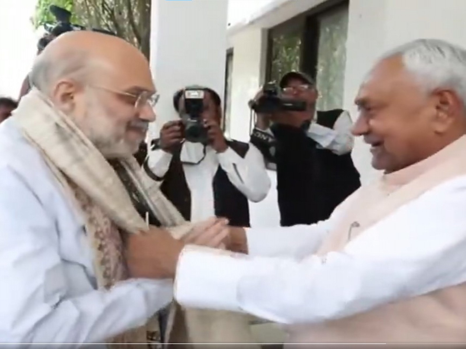 Amit Shah meets Nitish Kumar (Photo: ANI)