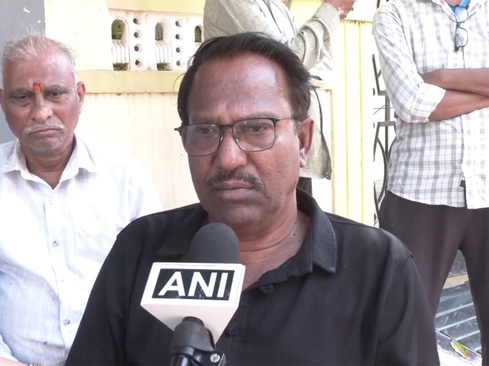 Ravindra Durugkar, Father of Flight Lieutenant Purvesh Duragkar (Photo/ANI)