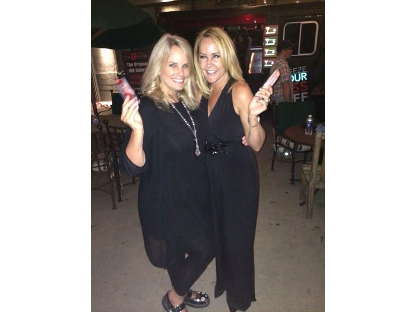 Jennifer Runyon with close friend Erin Murphy (Photo/facebook/@Erin Murphy)