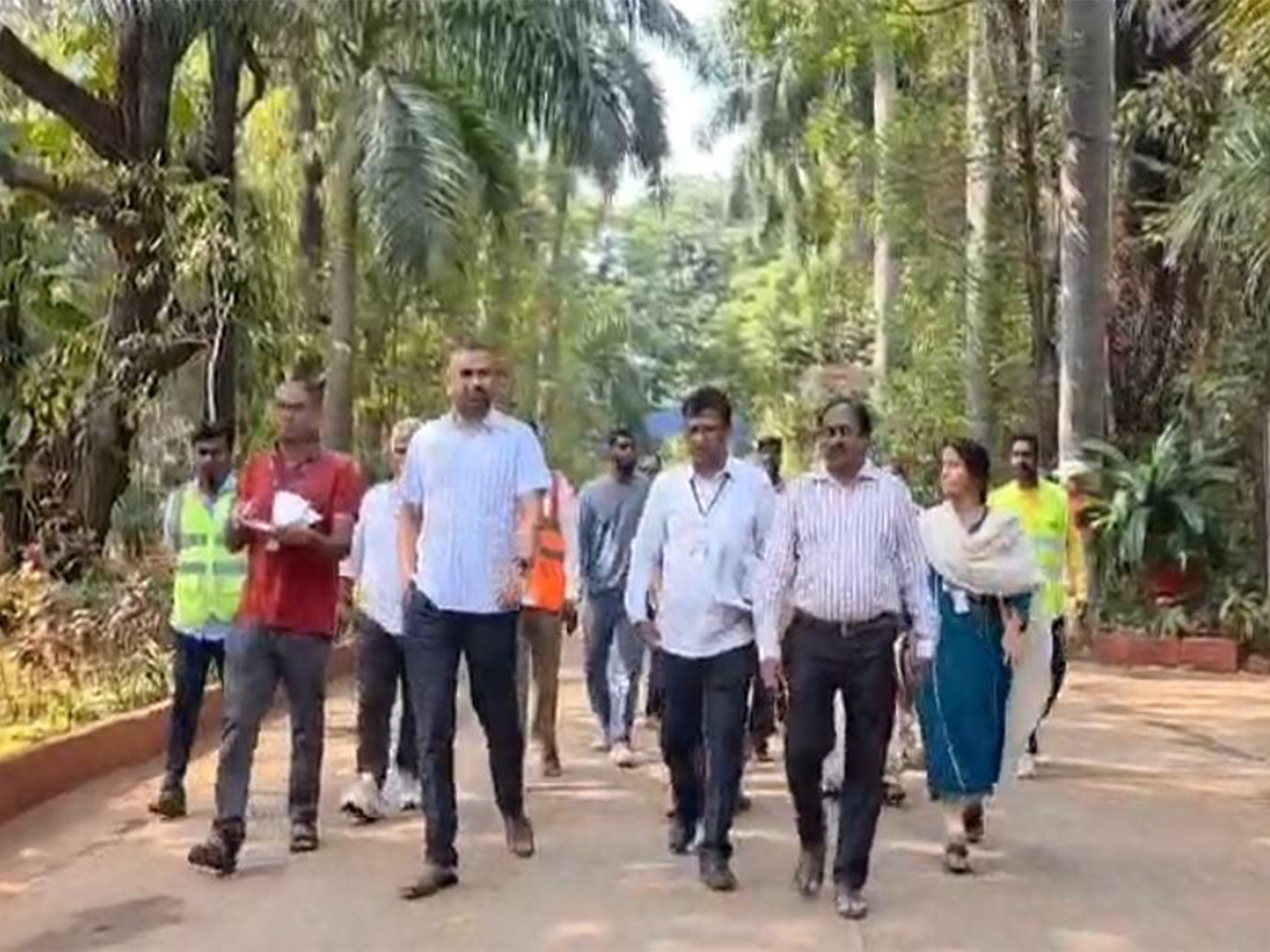 GHMC suprise inspection at Indira park (Photo/ANI)