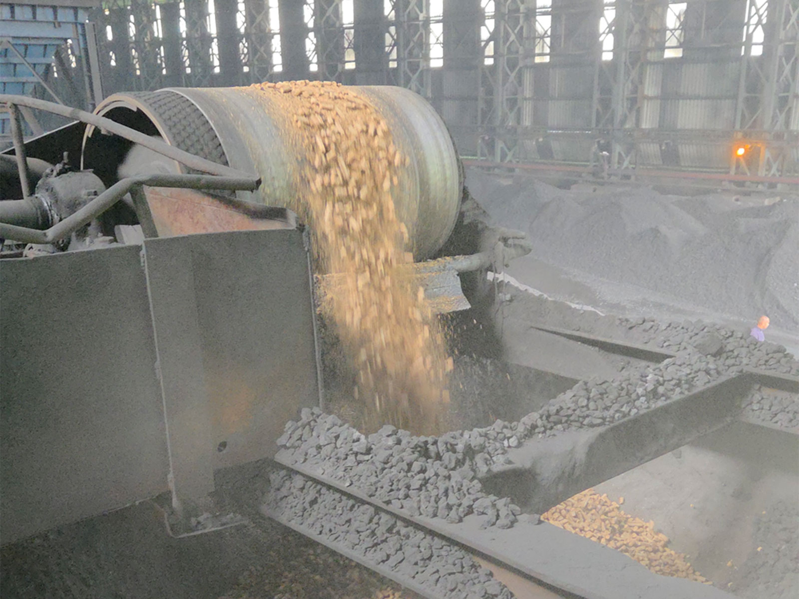 Rice husk pellets derived from local agricultural waste are used to partially replace coal in the production of syngas (synthesis gas) for iron ore reduction, an important step in steelmaking (Photo/CSIRO)