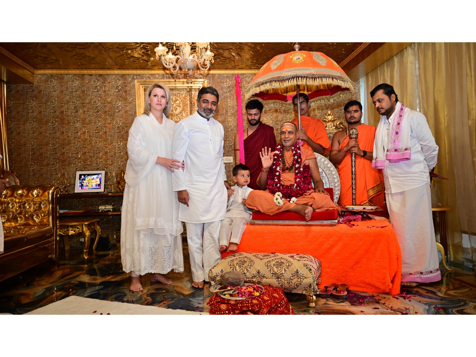 His Holiness Jagadguru Shankaracharya Swami Sadanand Saraswati Maharaj Visits Residence of Dr. Abhishek Verma, Blesses Verma Family and ShivSena Leadership