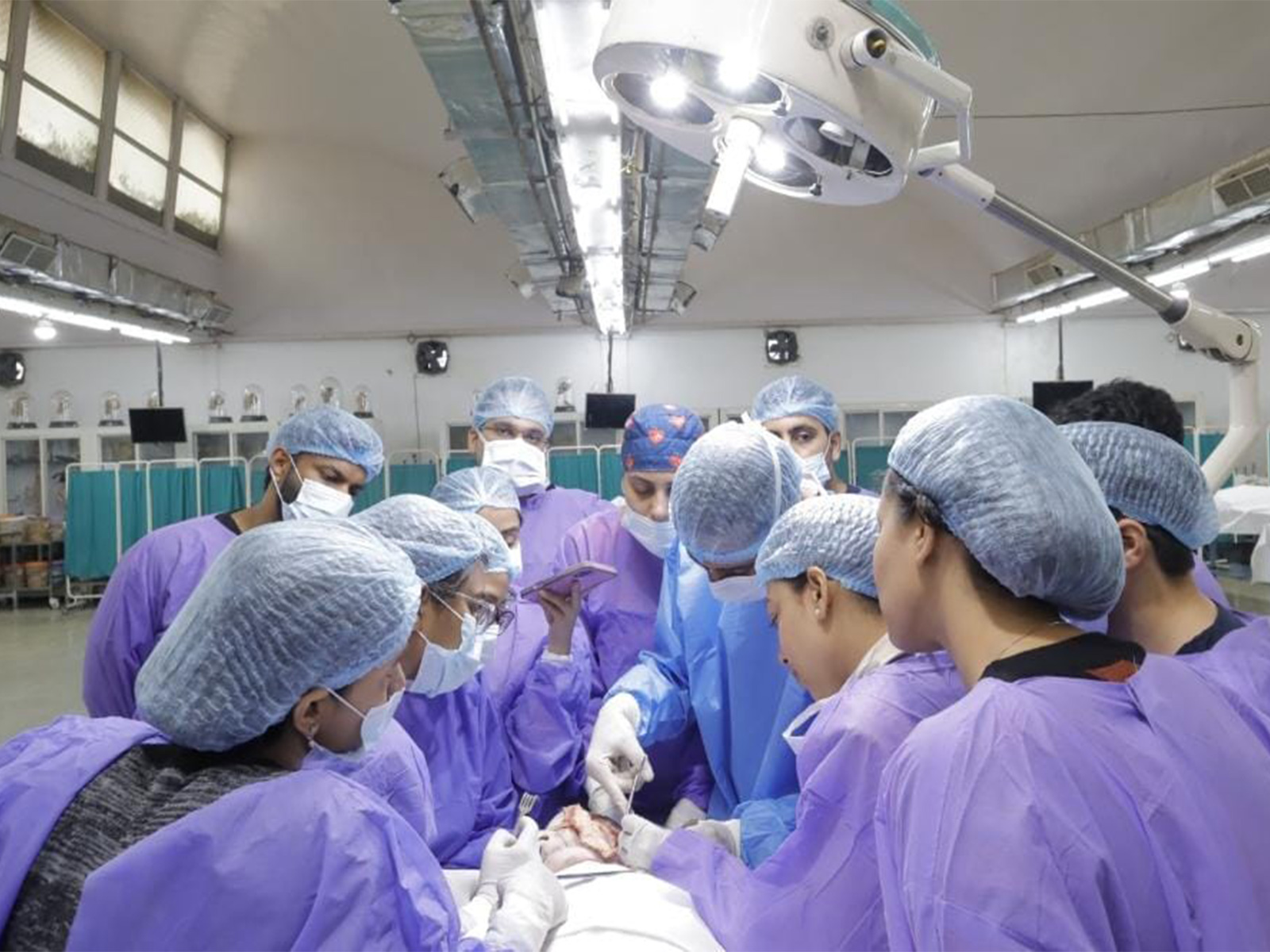 doctors performing transplant surgery (Photo/ANI)