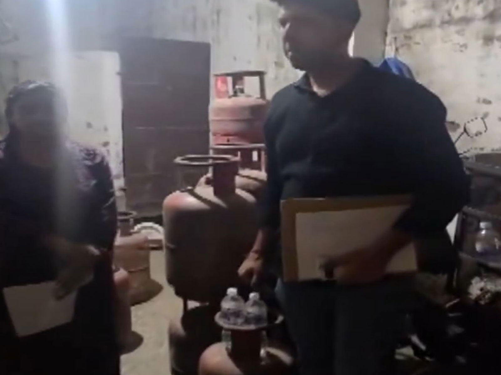 UP Police seize illegally stored gas cylinders (Photo/UP Police)