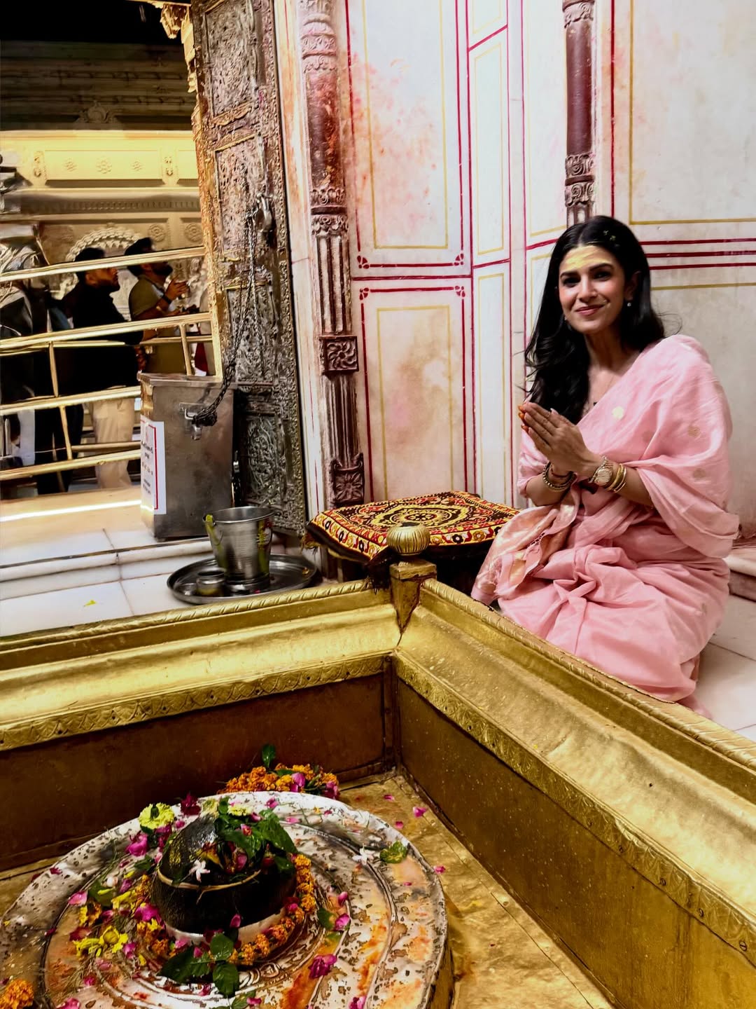Nimrat Kaur offers prayers at Kashi Vishwanath temple on her birthday