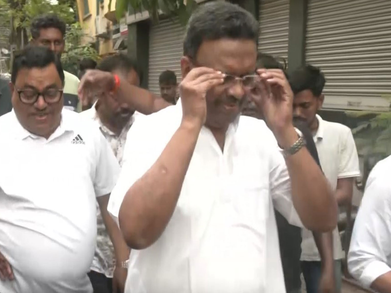 Kolkata Mayor Firhad Hakim conducts door-to-door campaign (Photo/ANI)