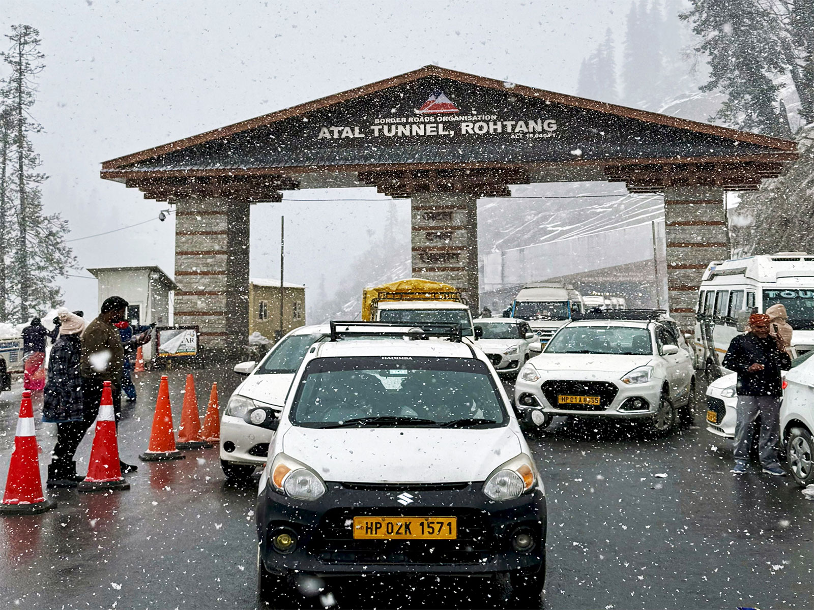 Visual of snow-covered hills near South Portal of Atal Tunnel (File Photo/ANI)
