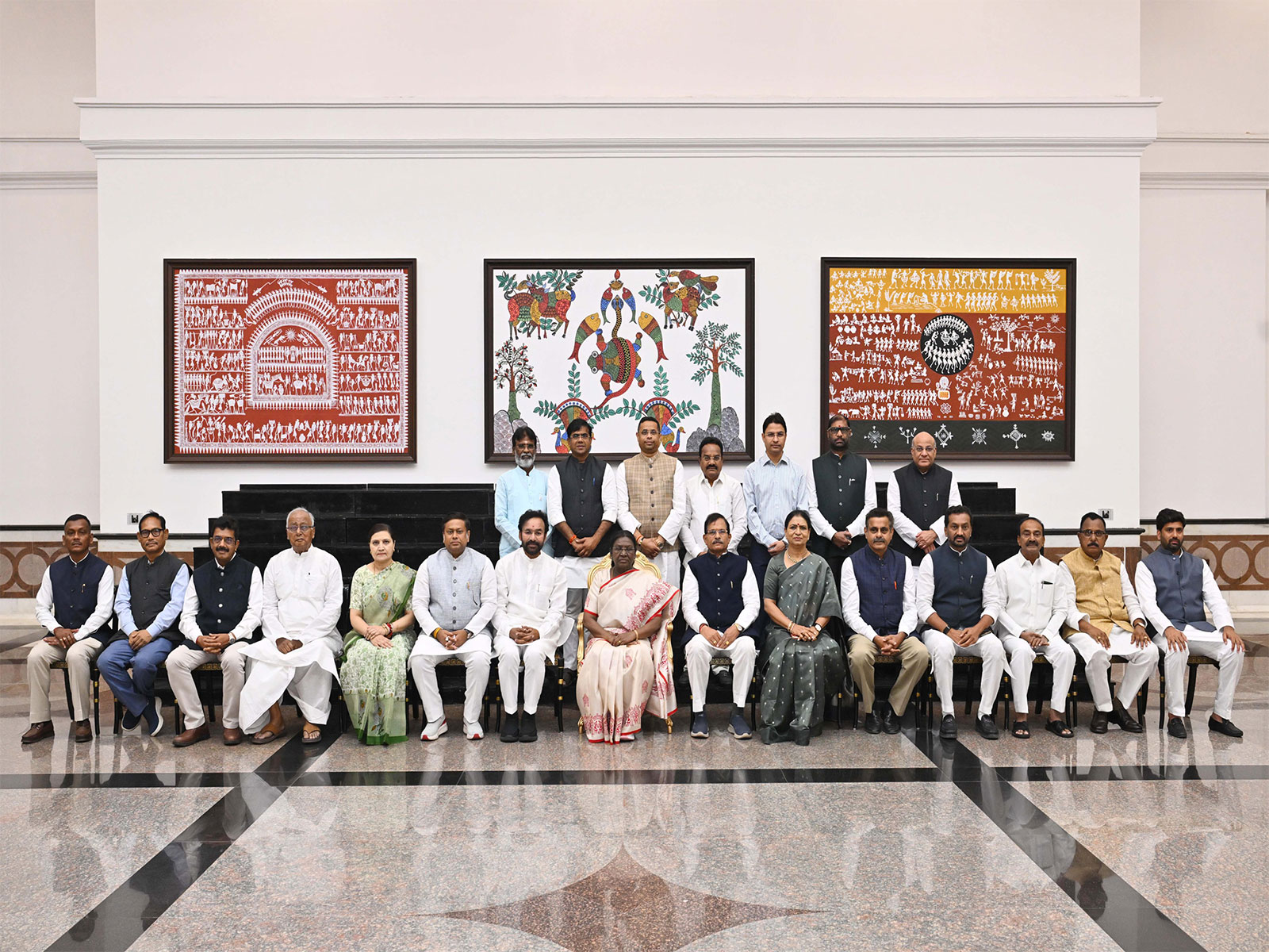 President Droupadi Murmu with MPs from various states. (Photo/@rashtrapatibhvn/X) President Droupadi Murmu with MPs from various states. (Photo/@rashtrapatibhvn/X)