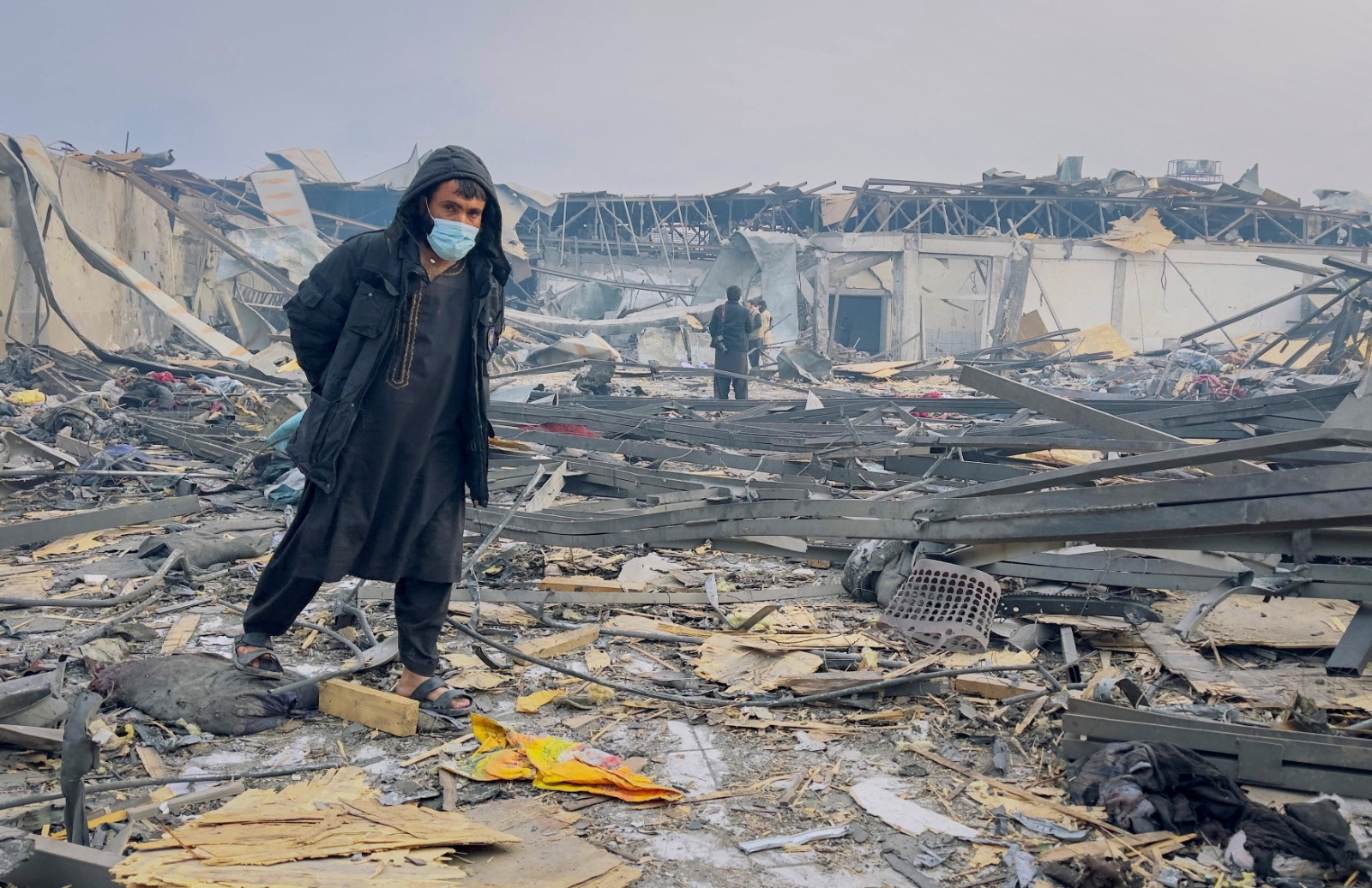 A man walks at the site of a drug users rehabilitation hospital destroyed in what the Taliban said was a Pakistani air strike in Kabul, Afghanistan(Photo/Reuters)