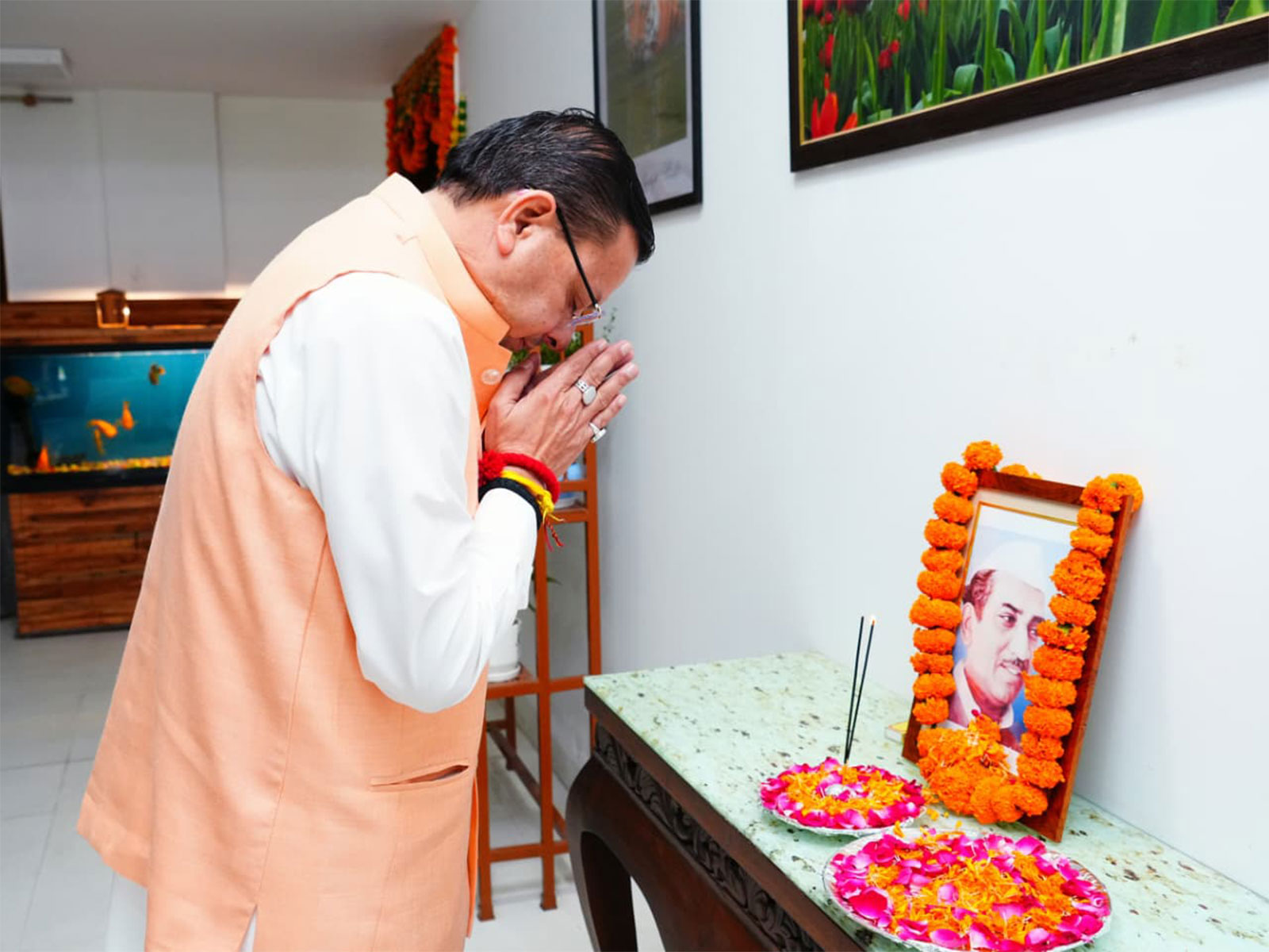 Uttarakhand Chief Minister Pushkar Singh Dhami on Tuesday paid heartfelt tributes to the late former Chief Minister of Uttar Pradesh, Hemvati Nandan Bahuguna, on his death anniversary,(Photo: Uttarakhand CMO)