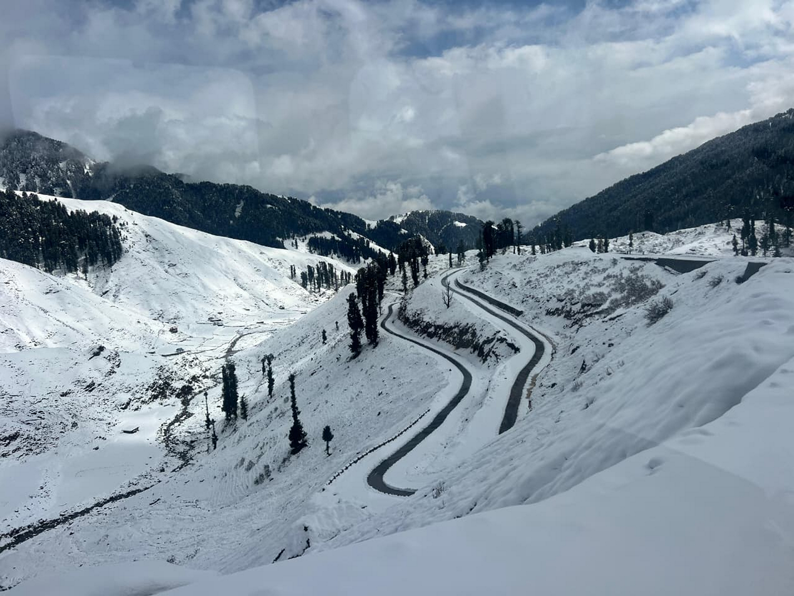 Visuals from fresh snowfall in Jammu and Kashmir (Photo/ANI)
