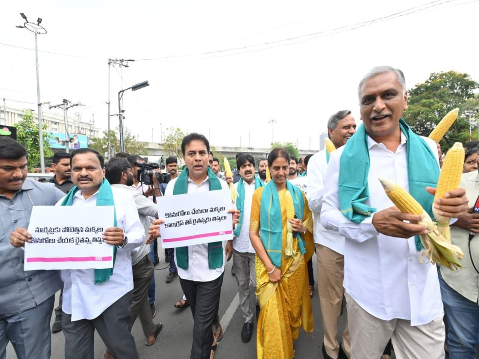 BRS leaders including working president KT Rama Rao protest for maize farmers (Photo/BRS) BRS leaders including working president KT Rama Rao protest for maize farmers (Photo/BRS)