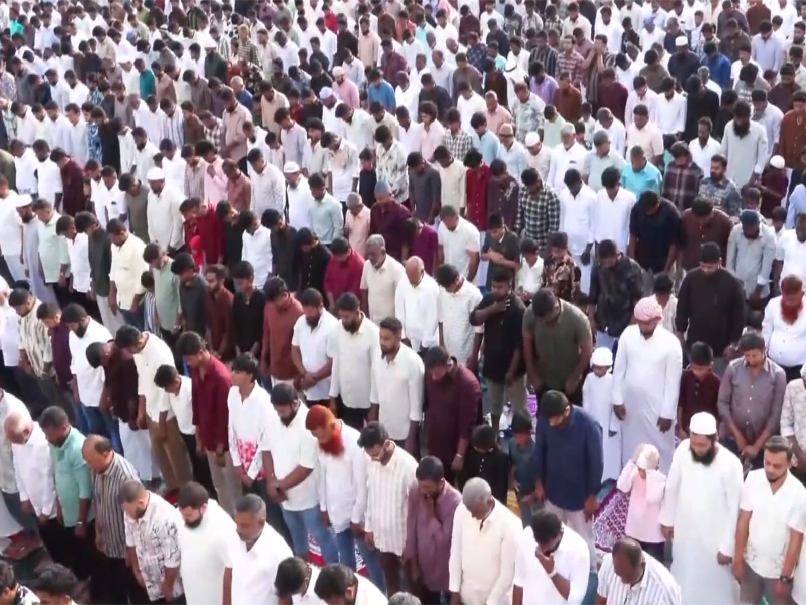 Devotees participate in Ramadan special prayers at Ayesha Mahal in Kuniyamuthur (Photo/ANI)