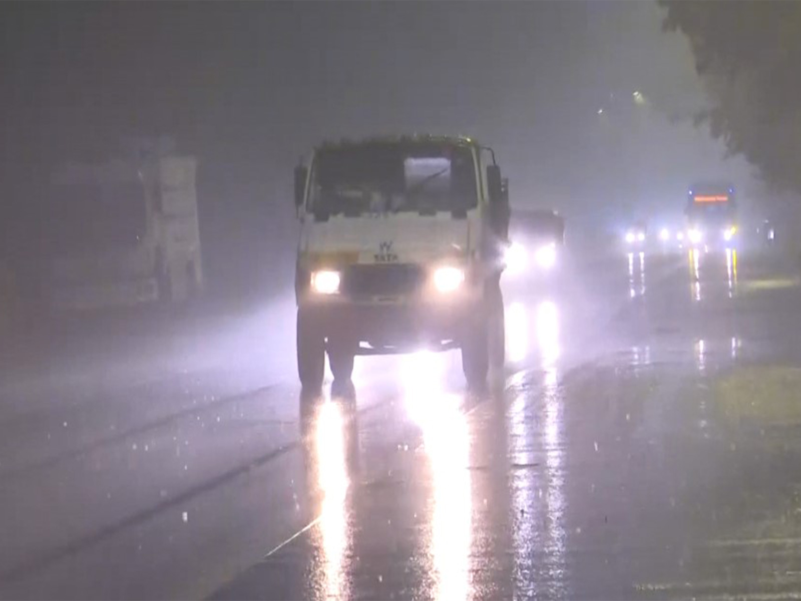 Rain lashes several parts of Delhi-NCR (Photo/ANI)