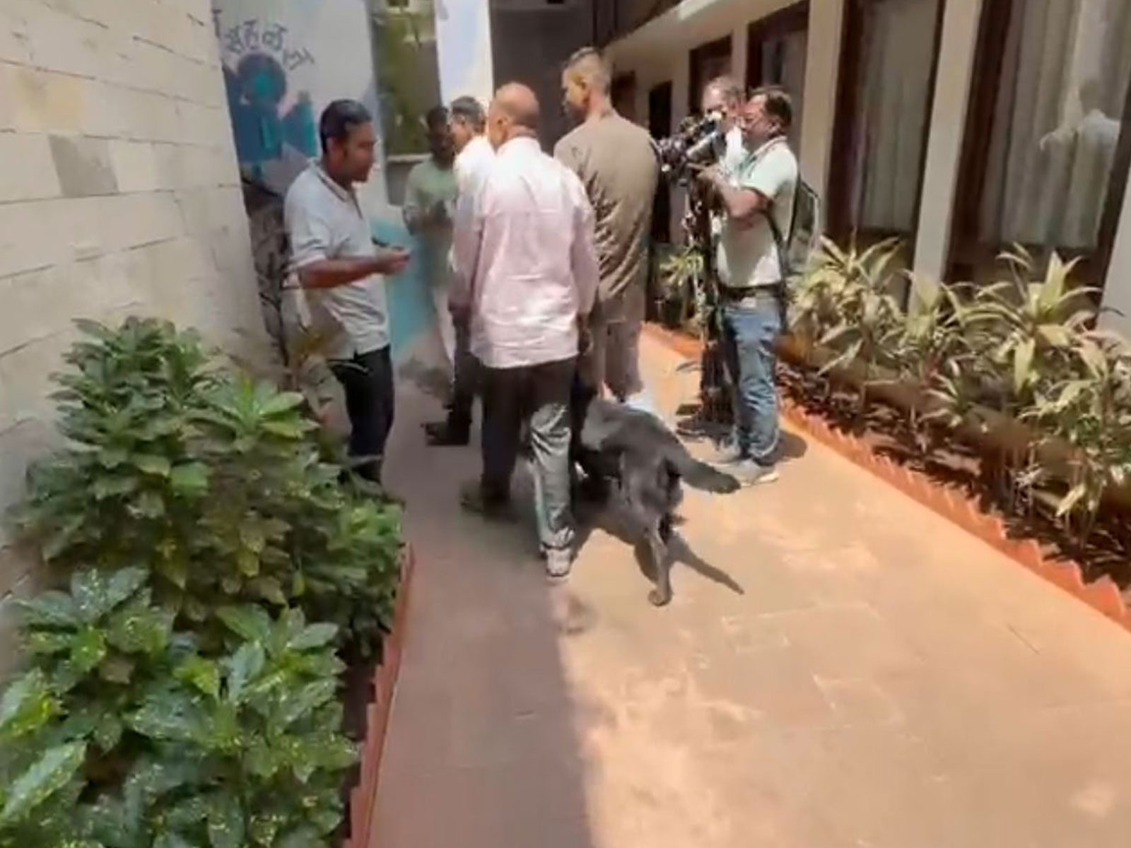 Police personnel at Mumbai Press Club (Photo/ANI)