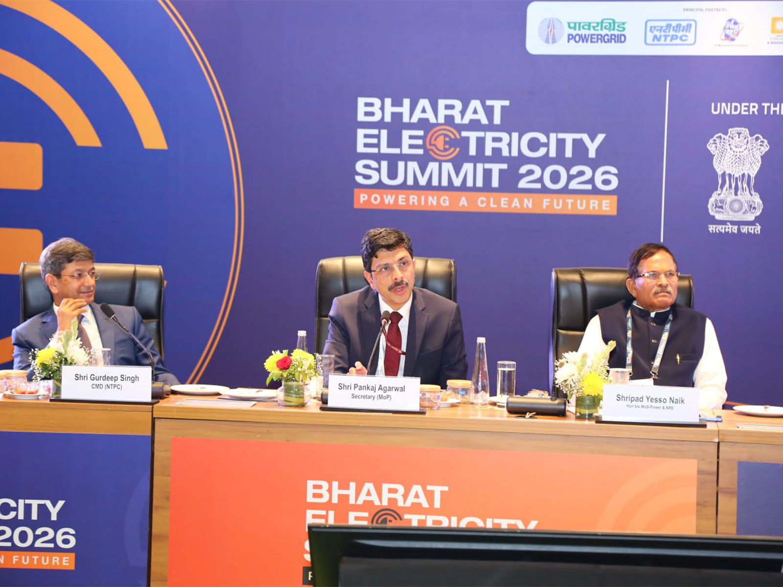 Power Secretary Pankaj Agarwal with Union MoS Shripad Y. Naik (Photo/@shripadynaik) Power Secretary Pankaj Agarwal with Union MoS Shripad Y. Naik (Photo/@shripadynaik)