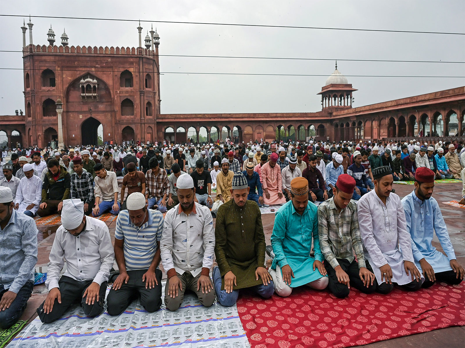 Devotees offering Namaz (Photo/ANI) Devotees offering Namaz (Photo/ANI)