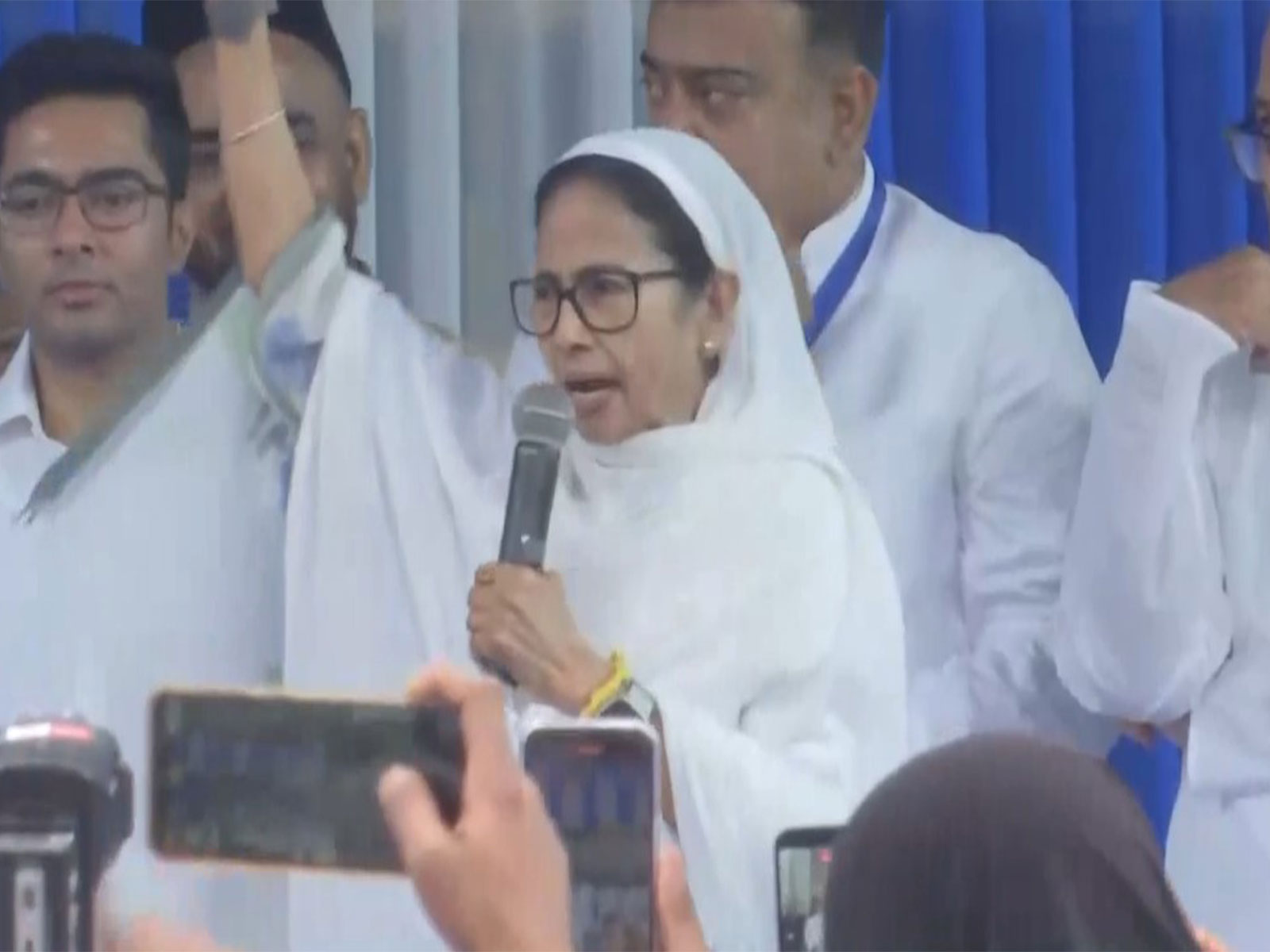 West Bengal CM Mamata Banerjee attends Eid-Al-Fitr celebrations (Photo/ANI) West Bengal CM Mamata Banerjee attends Eid-Al-Fitr celebrations (Photo/ANI)