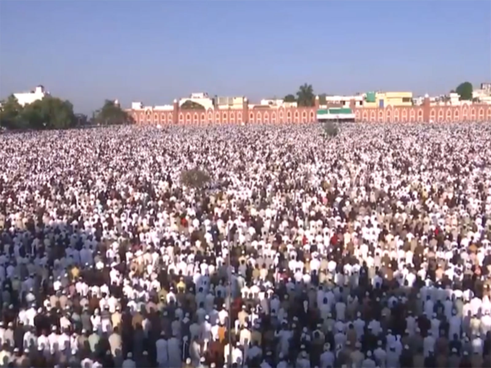People offering Namaz at Eidgah in Bhopal (Photo/ANI)