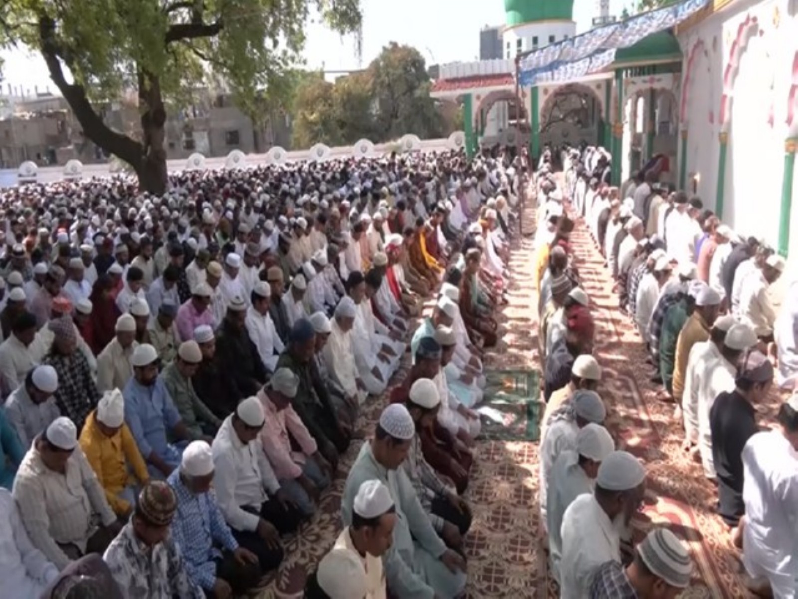 People offering Namaz in Indore (Photo/ANI) People offering Namaz in Indore (Photo/ANI)
