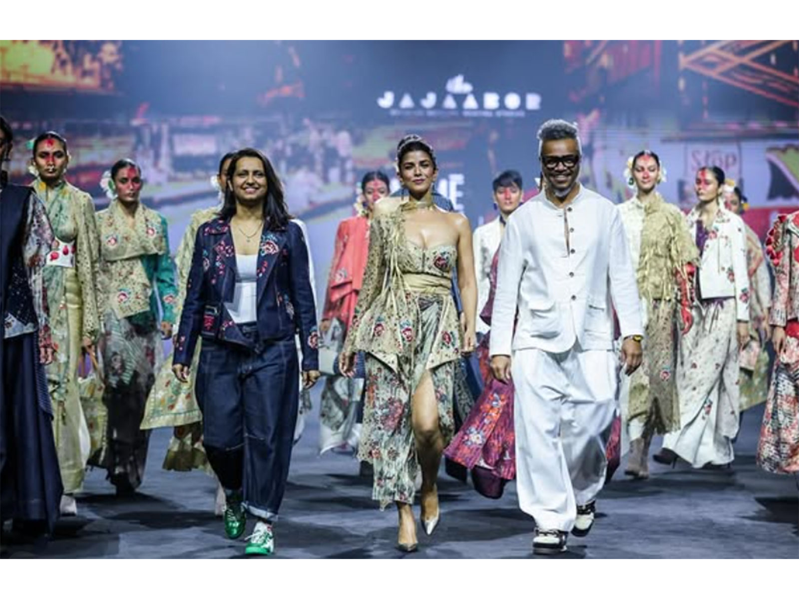 Nimrat Kaur turns showstopper for 'Jajaabor' (Photo/Instagram/ @lakmefashionwk) Nimrat Kaur turns showstopper for 'Jajaabor' (Photo/Instagram/ @lakmefashionwk)