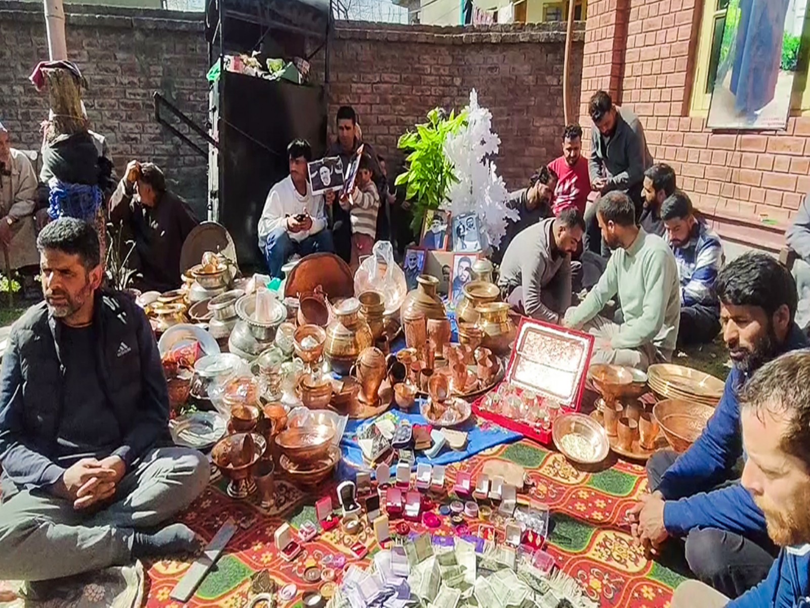 Locals in Budgam have donated gold, silver, and cash to support Iran in the wake of the Gulf War crisis (Photo/ANI) Locals in Budgam have donated gold, silver, and cash to support Iran in the wake of the Gulf War crisis (Photo/ANI)
