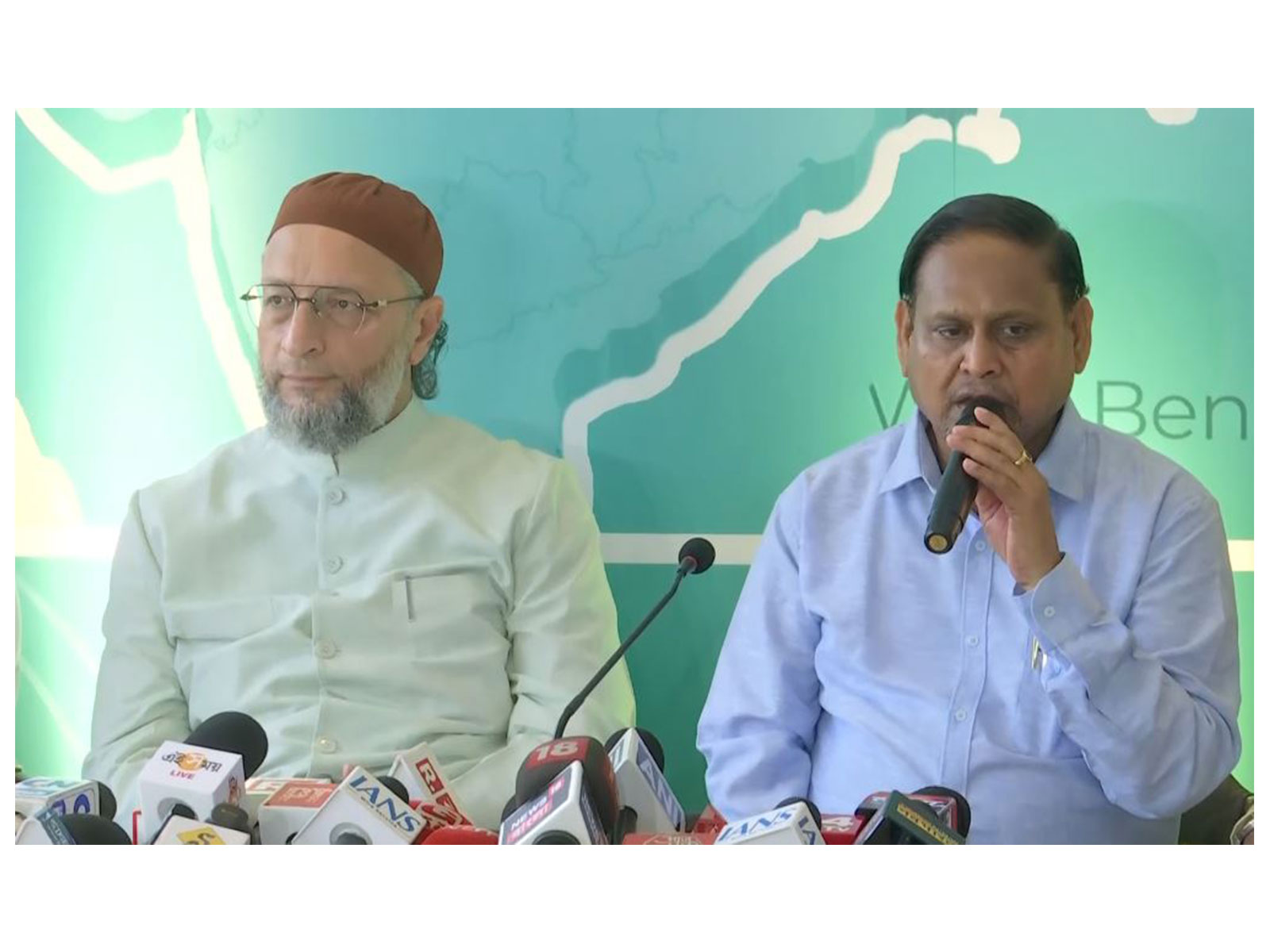 Founder of Janata Unnayan Party, Humayun Kabir and AIMIM President Asaduddin Owaisi (Photo/ANI)