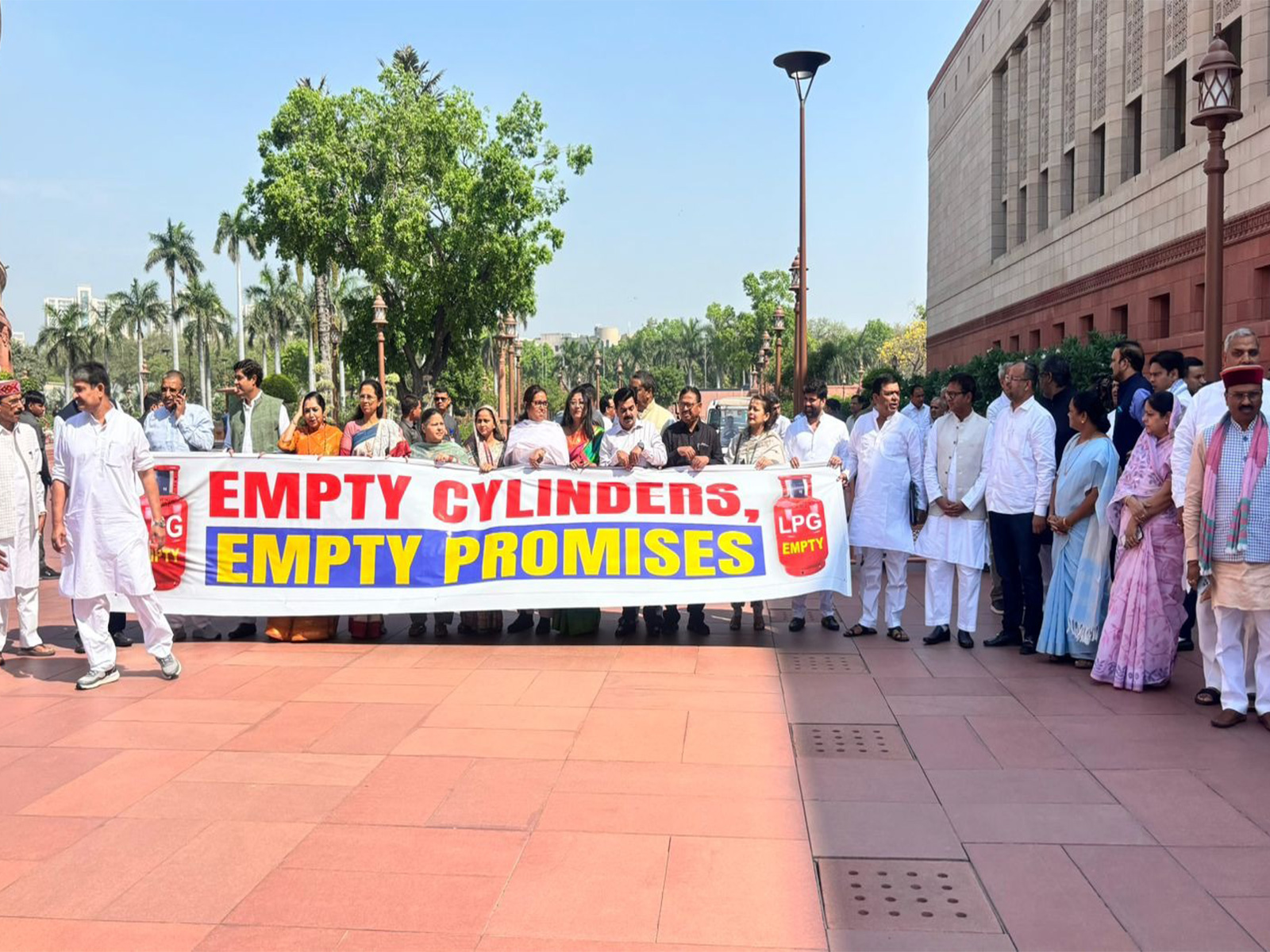 Opposition MPs hold protest in Parliament premises (Photo/ANI)