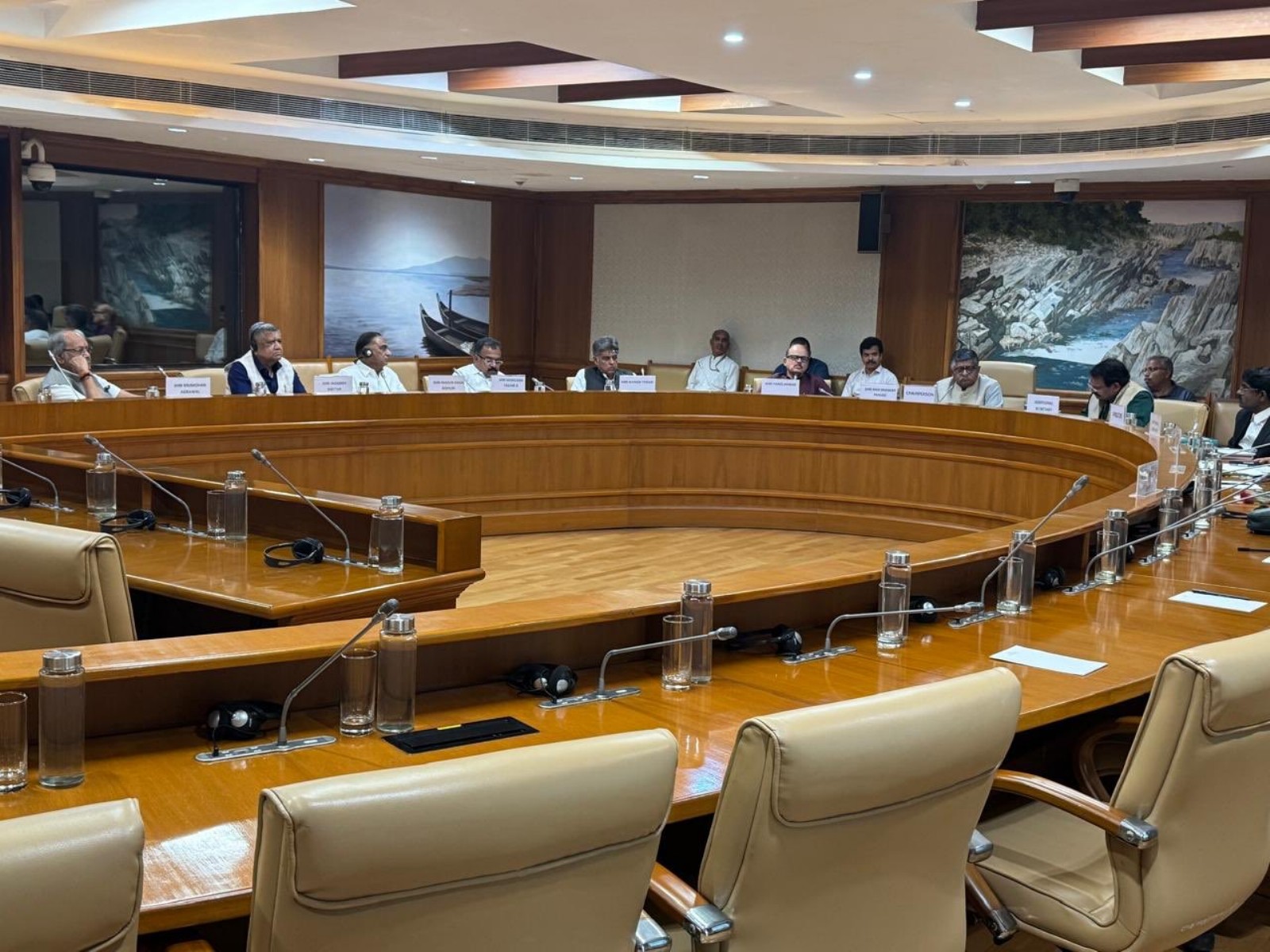 Visual from Lok Sabha Privilege Committee meeting (Photo/@ManishTewari)