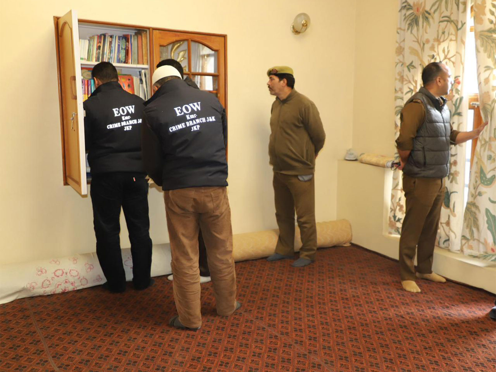 EOW Kashmir conducts house searches at three locations in Srinagar and Budgam (Photo/EOWKashmir) EOW Kashmir conducts house searches at three locations in Srinagar and Budgam (Photo/EOWKashmir)