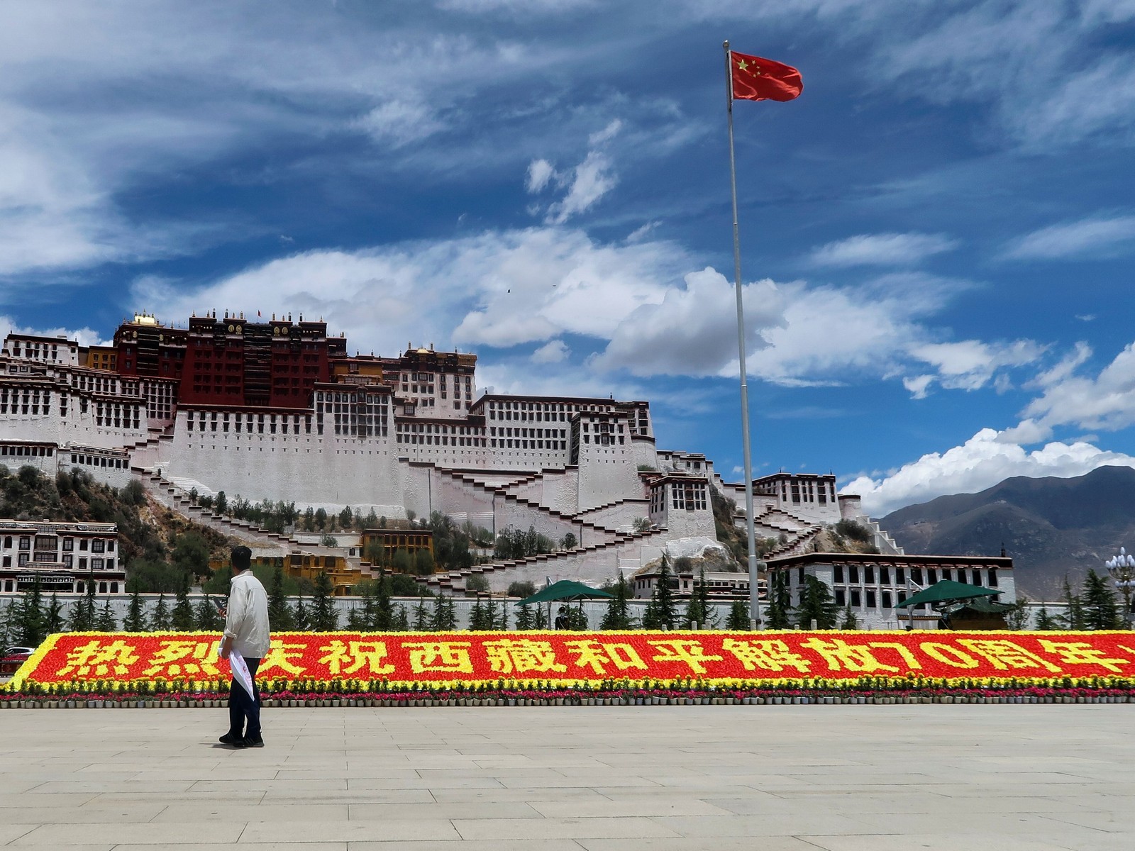 A man stands near a sign marking 70 years of Chinese rule over the Tibet Autonomous Region at Potala Palace Square during a government-organised media tour in Lhasa, China. (Photo/Reuters) A man stands near a sign marking 70 years of Chinese rule over the Tibet Autonomous Region at Potala Palace Square during a government-organised media tour in Lhasa, China. (Photo/Reuters)