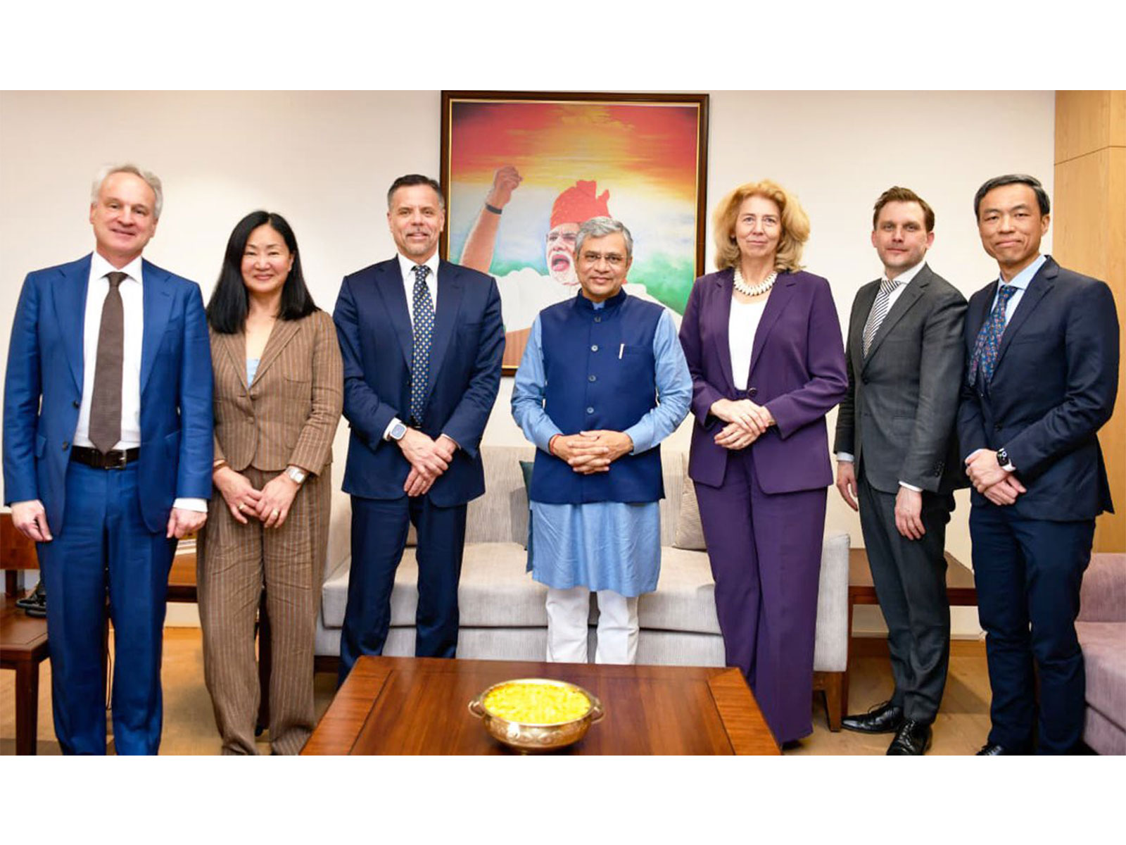 Union Minister Ashwini Vaishnaw meets ASML team in India (Photo/@AshwiniVaishnaw)
