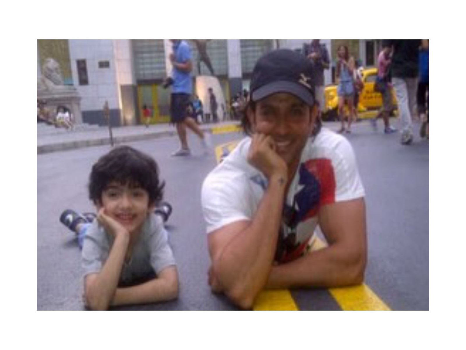 Hrithik Roshan with son Hrehaan Roshan (Photo/Instagram/@hrithikroshan)