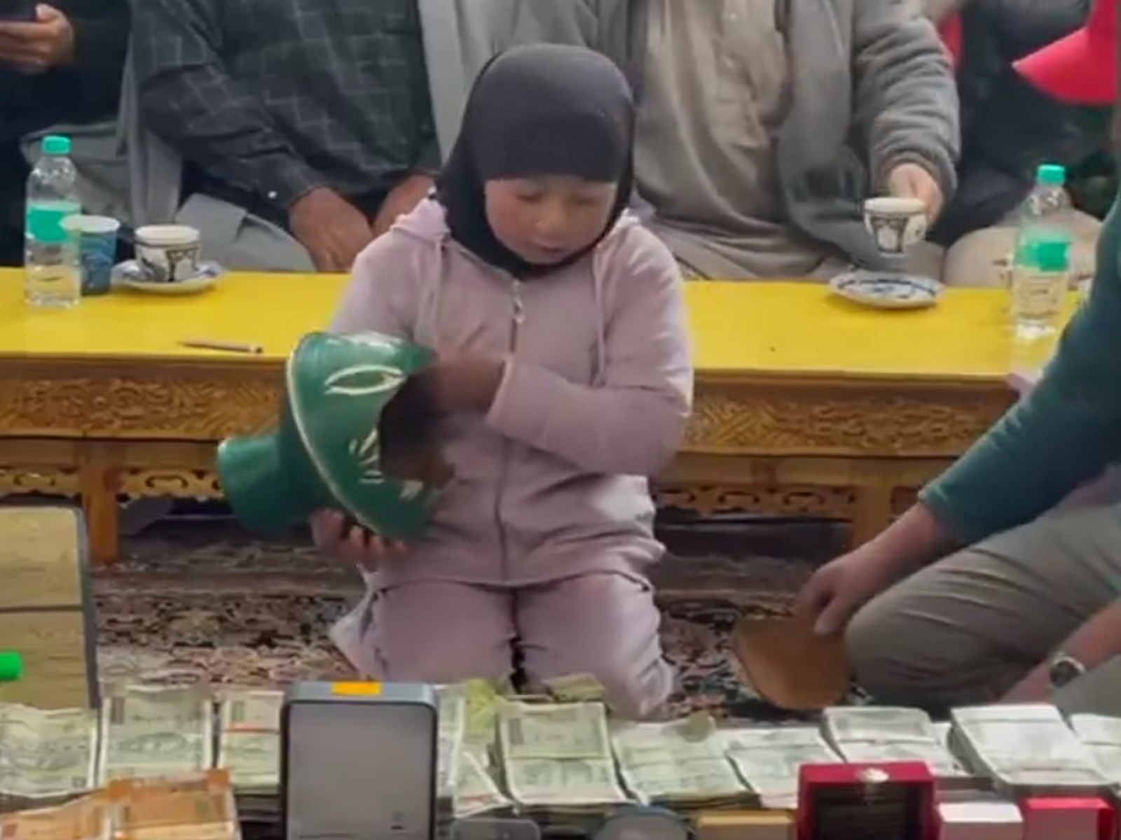 Little girl breaks piggy bank to donate for Iran (Photo/ANI) Little girl breaks piggy bank to donate for Iran (Photo/ANI)
